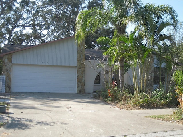 view of front facade featuring a garage