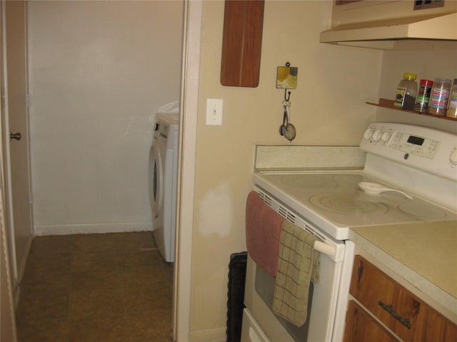 laundry room with washer / dryer