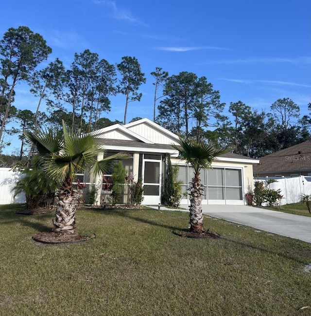 view of front facade featuring a garage and a front yard