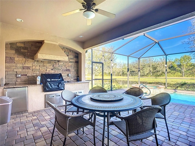 view of patio / terrace with an outdoor kitchen, a swimming pool with hot tub, a lanai, ceiling fan, and grilling area