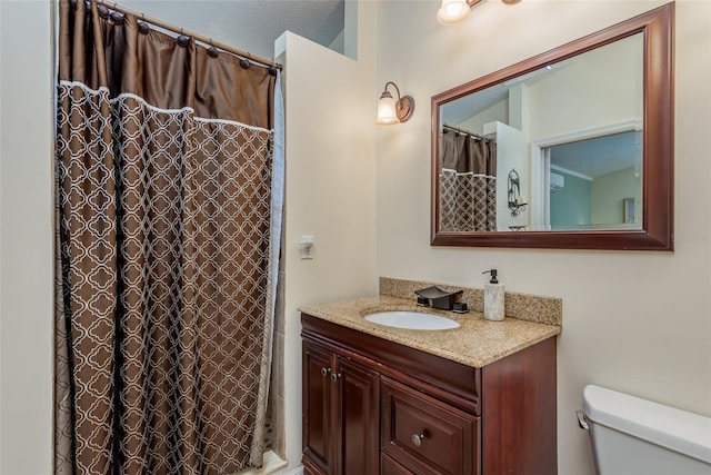 bathroom with a shower with curtain, vanity, and toilet