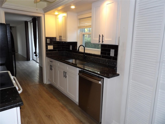 2623 Seville Blvd Unit 111, Clearwater, FL 33764 - kitchen with a sink, tasteful backsplash, freestanding refrigerator, dishwasher, and light wood finished floors