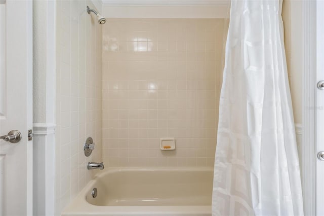 bathroom featuring shower / tub combo