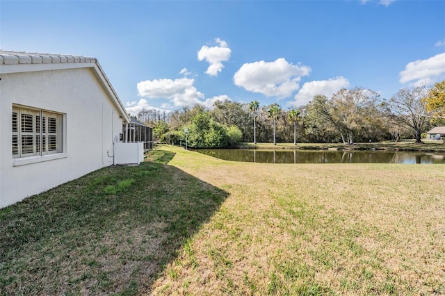 view of yard featuring a water view