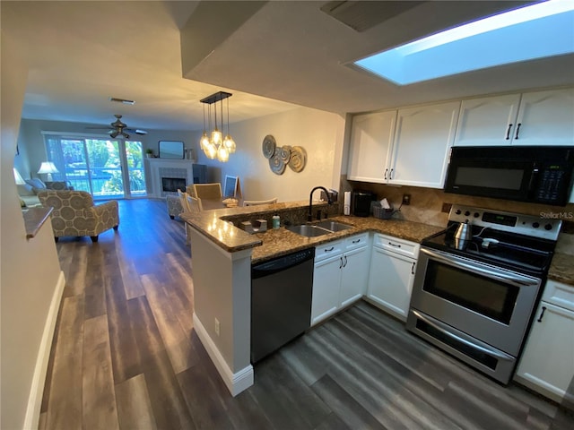 kitchen with sink, hanging light fixtures, stainless steel appliances, white cabinets, and kitchen peninsula