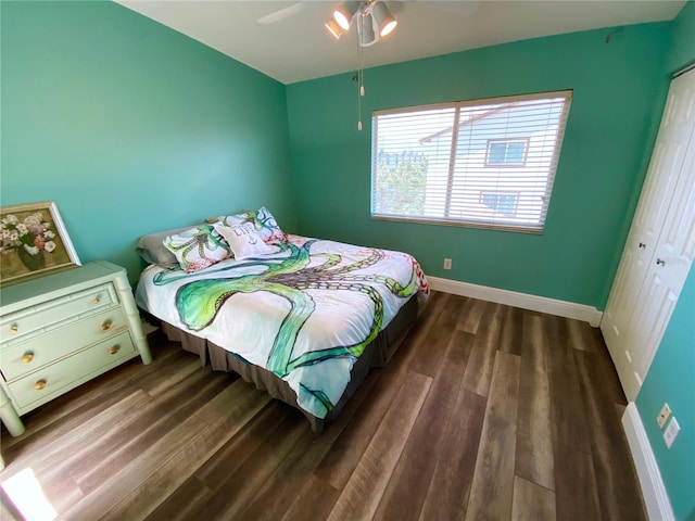 bedroom with dark wood-type flooring, a closet, and ceiling fan