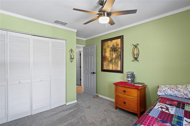 bedroom with ornamental molding, a closet, ceiling fan, and carpet