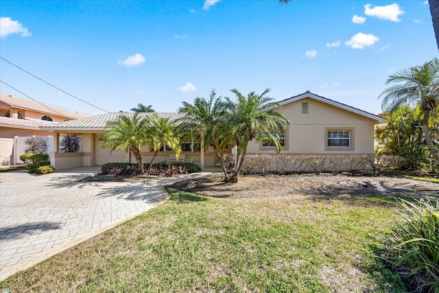 single story home with a front yard