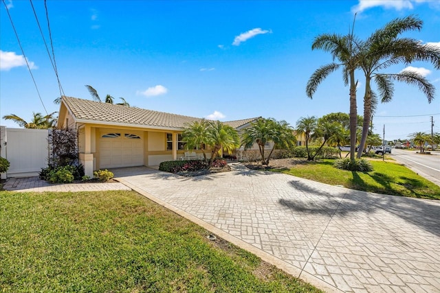 view of front of house featuring a garage and a front yard