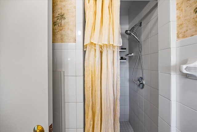 bathroom featuring curtained shower