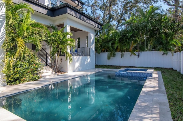 view of pool featuring an in ground hot tub