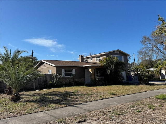 view of front of property with a front yard