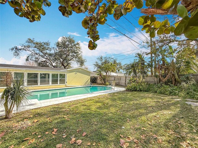 view of swimming pool with a lawn