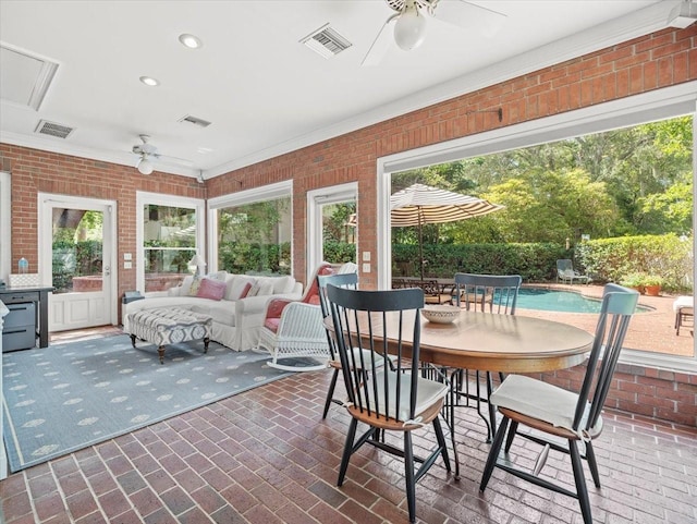 sunroom with ceiling fan