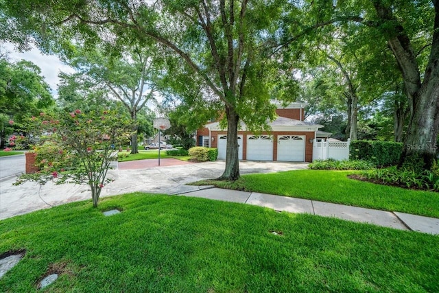 view of front facade featuring a garage and a front yard