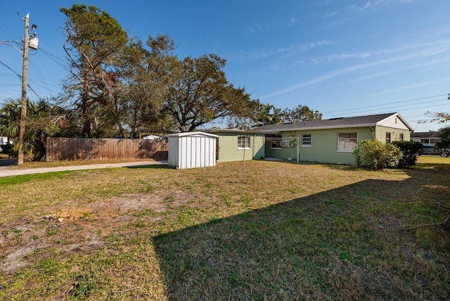 view of yard featuring a storage shed