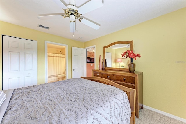 carpeted bedroom featuring ceiling fan, connected bathroom, and a closet