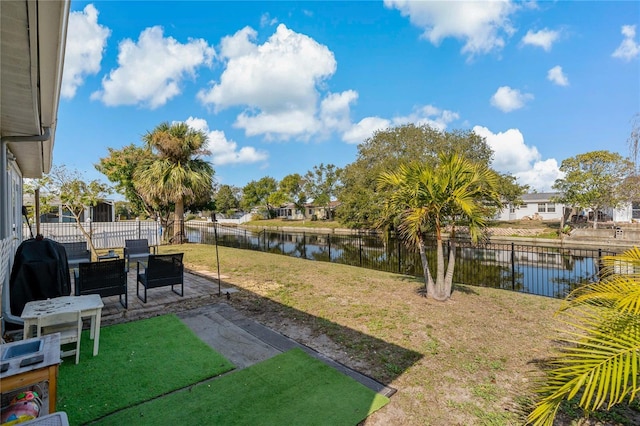 view of yard featuring a water view