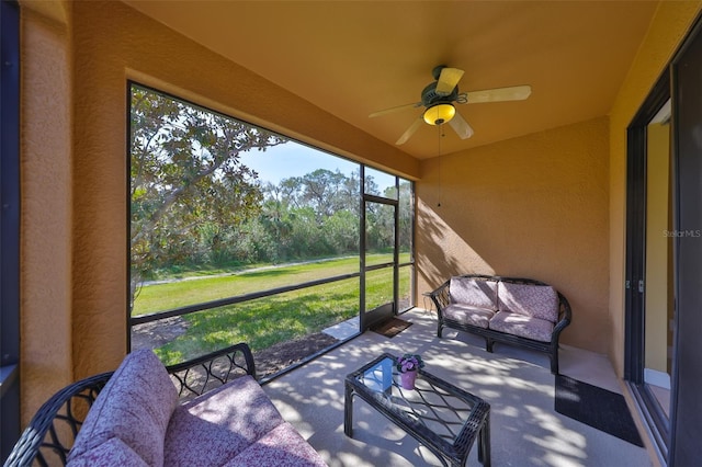 sunroom with ceiling fan