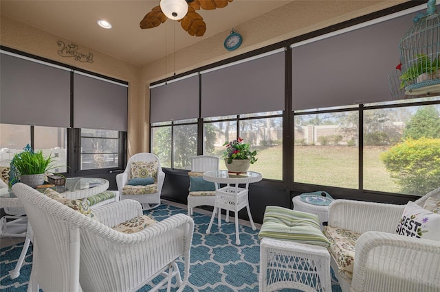 sunroom with ceiling fan