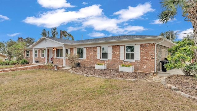 single story home featuring a front yard