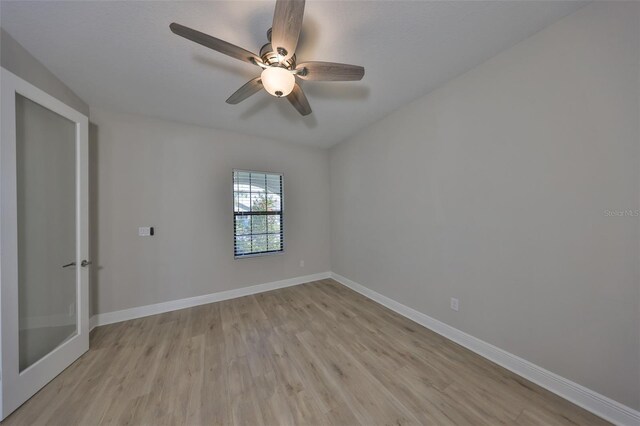 empty room featuring light wood-type flooring, ceiling fan, and baseboards