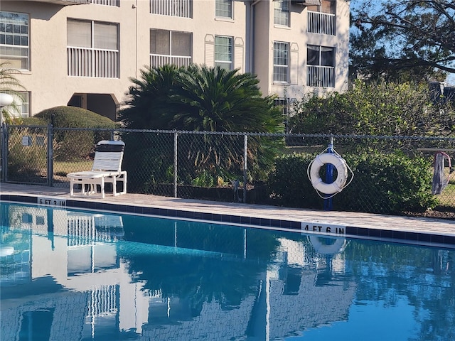 view of swimming pool