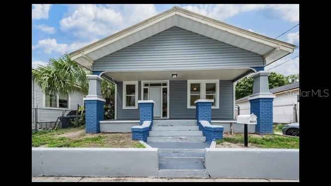 view of front facade featuring covered porch