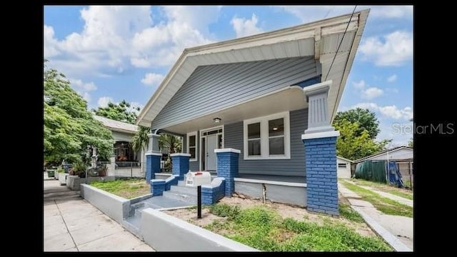 view of front of property featuring covered porch