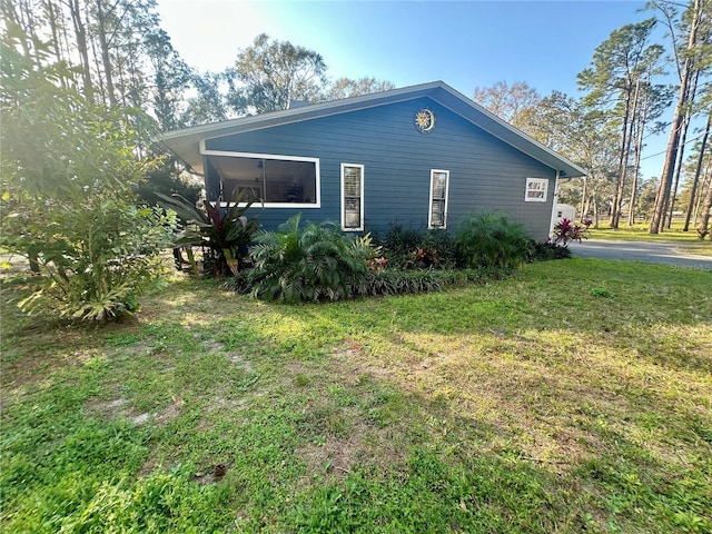 view of side of property featuring a lawn