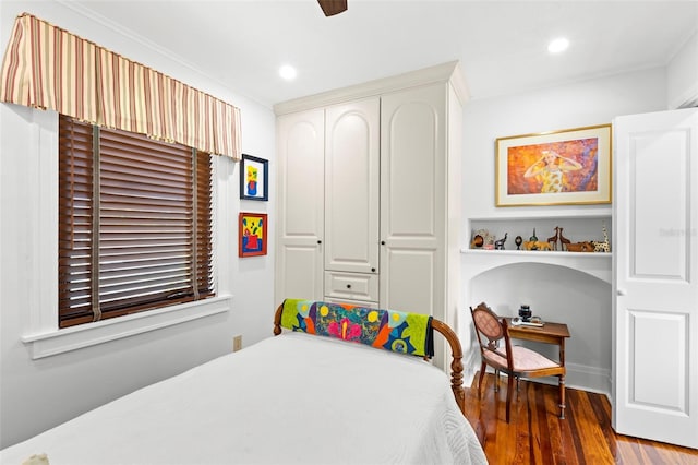 bedroom featuring dark wood-type flooring, ceiling fan, and a closet