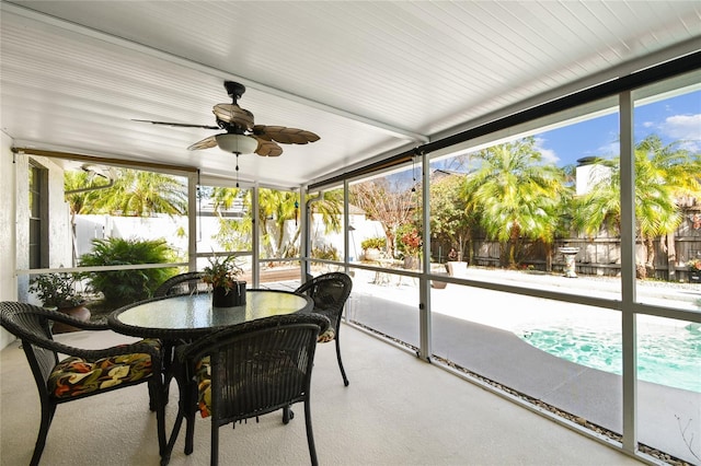 sunroom featuring ceiling fan