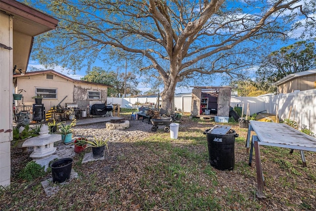 view of yard with a fire pit