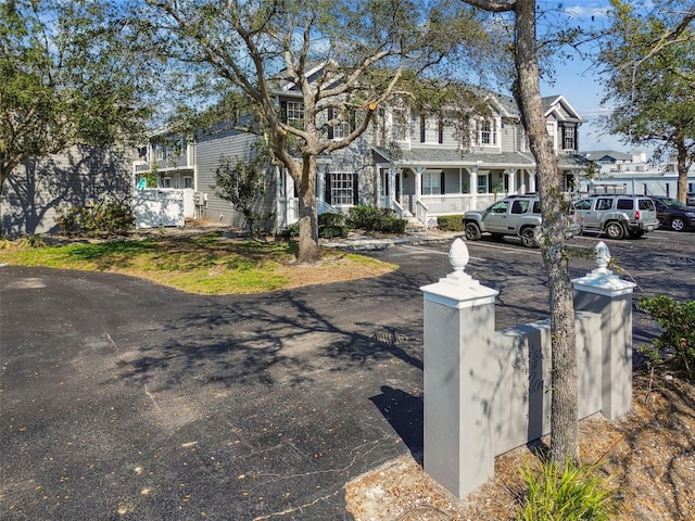 view of front of house featuring a porch