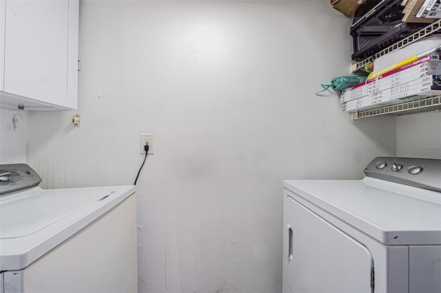 laundry room featuring cabinets and independent washer and dryer