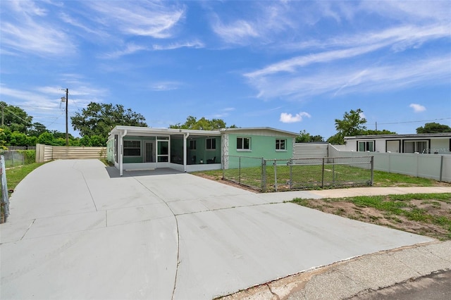 manufactured / mobile home with a sunroom