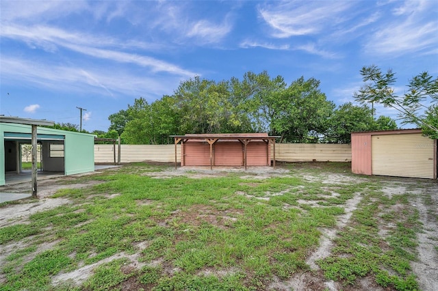 view of yard with a storage shed