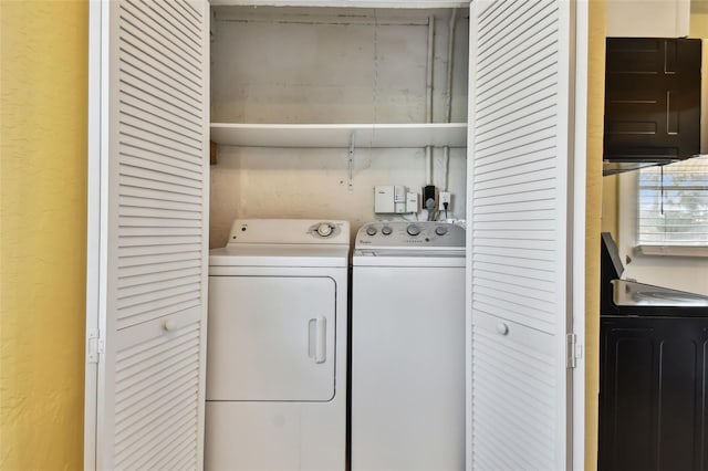 washroom featuring washer and clothes dryer