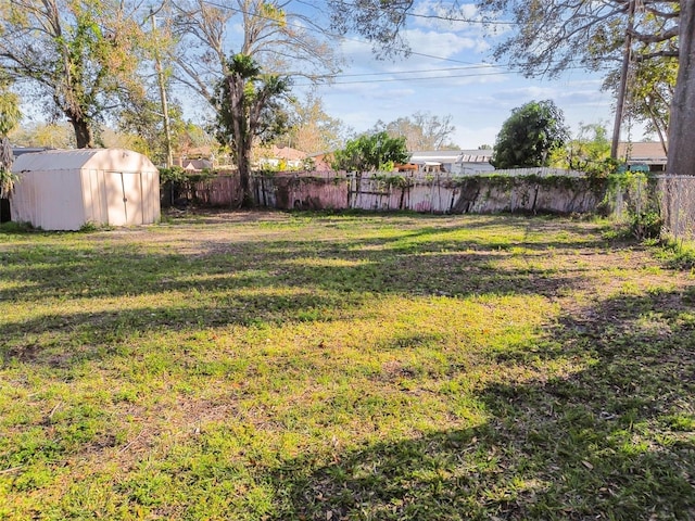 view of yard with a storage shed