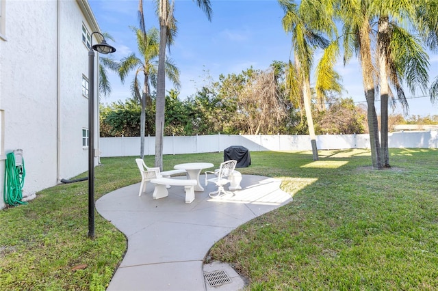 view of yard featuring a patio area