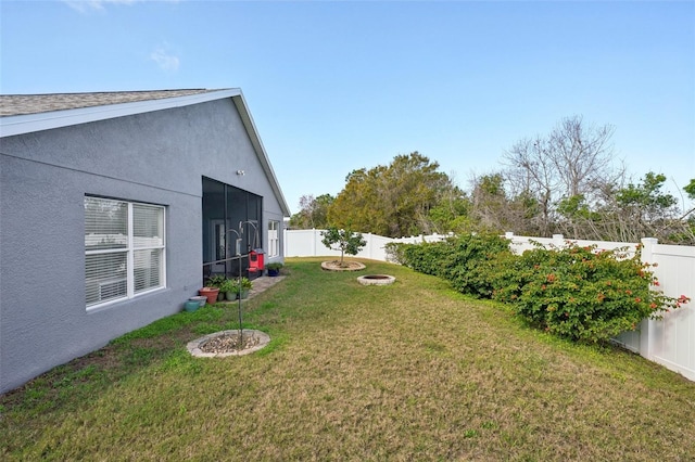 view of yard featuring a fire pit