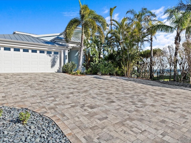 view of front facade featuring a garage