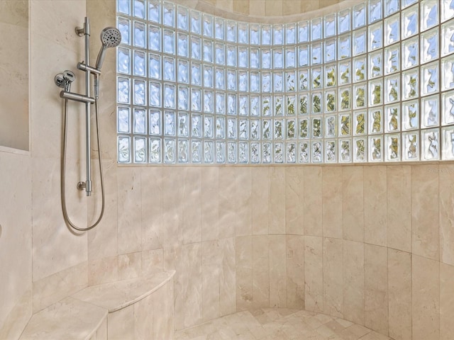 bathroom featuring a tile shower