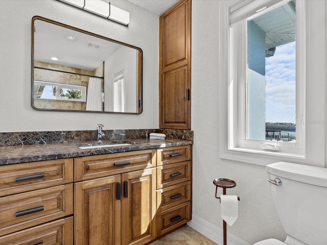 bathroom with a shower with curtain, vanity, and toilet