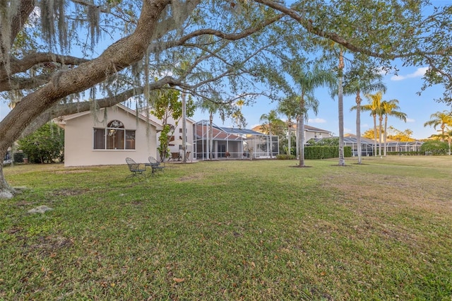 view of yard with a lanai