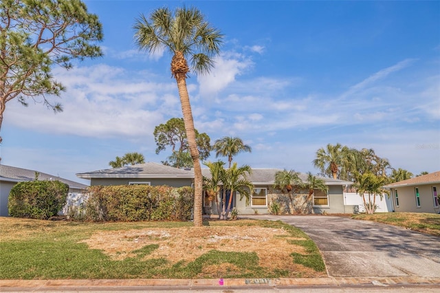 single story home featuring a front yard