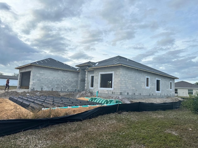 rear view of house featuring a swimming pool