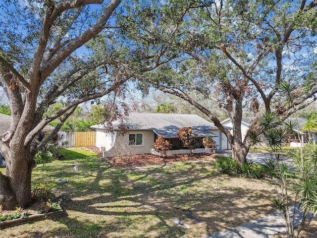 view of front facade featuring a front yard