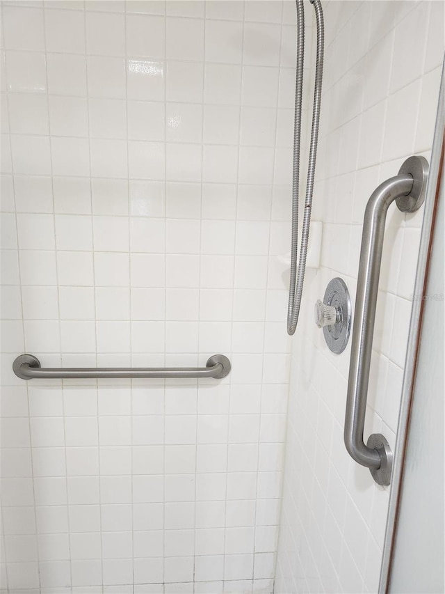 details featuring a tile shower