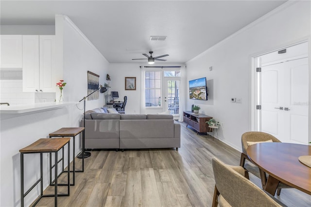 4221 W Spruce St Unit 1325, Tampa, FL 33607 - living room with ceiling fan, ornamental molding, and light hardwood / wood-style flooring